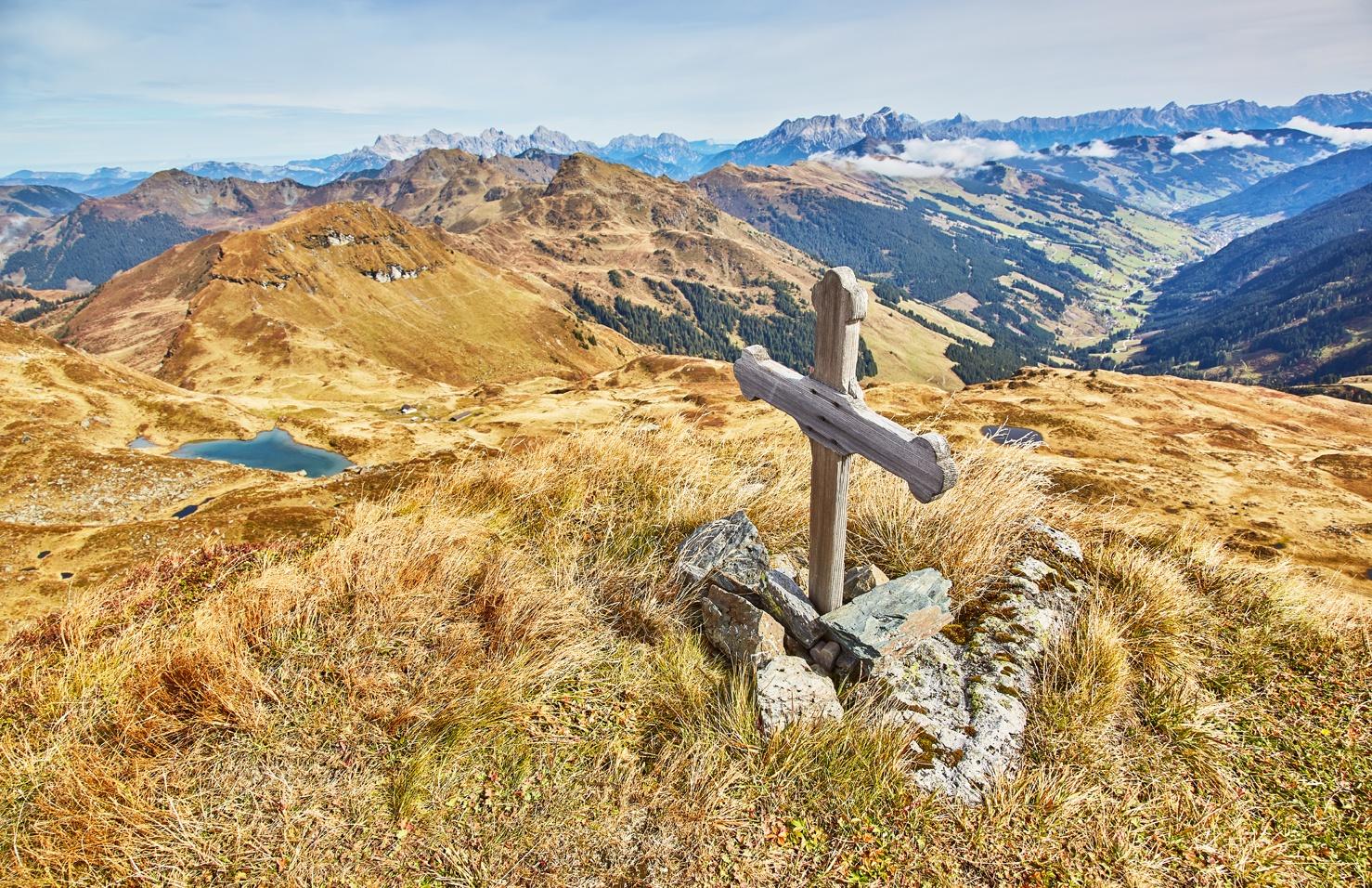 Lassig-Walk-Cross-Summit