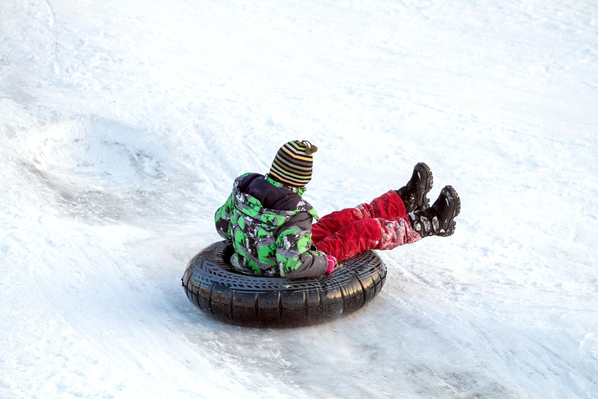 Kid tubing on the mountain