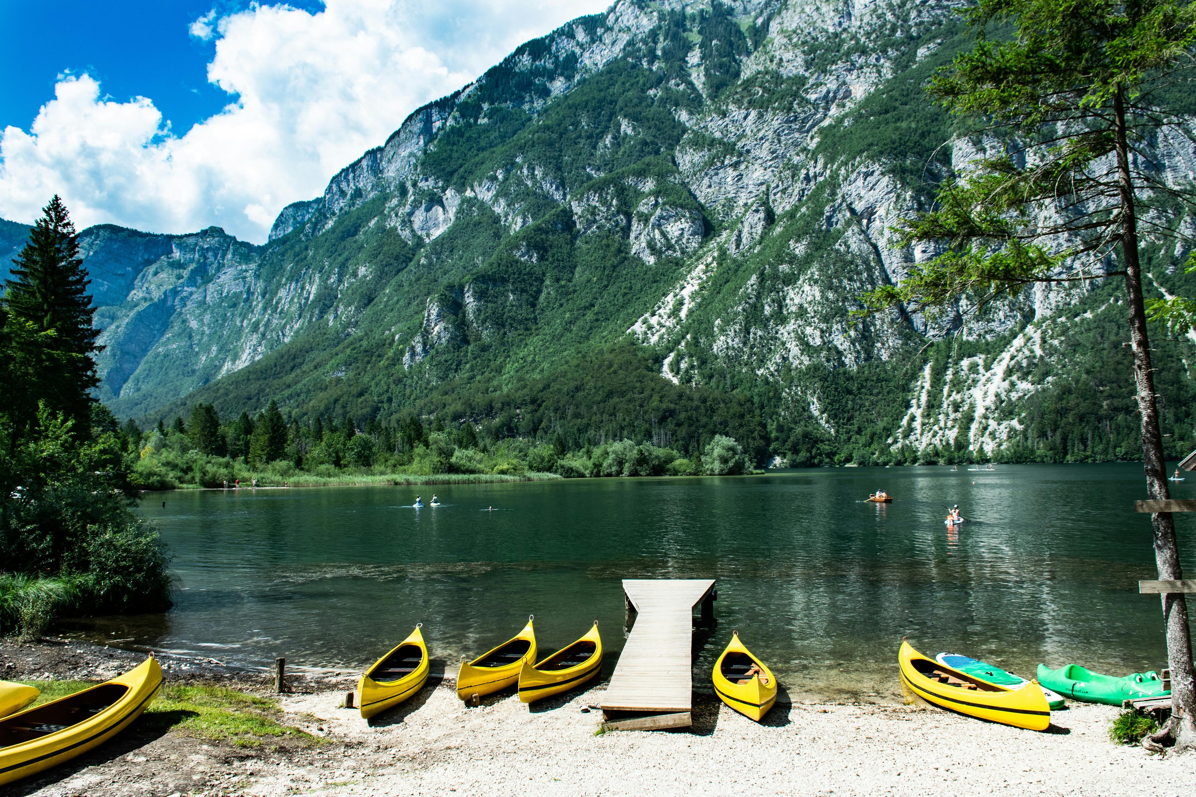 Lake-Bohinj-kayaks