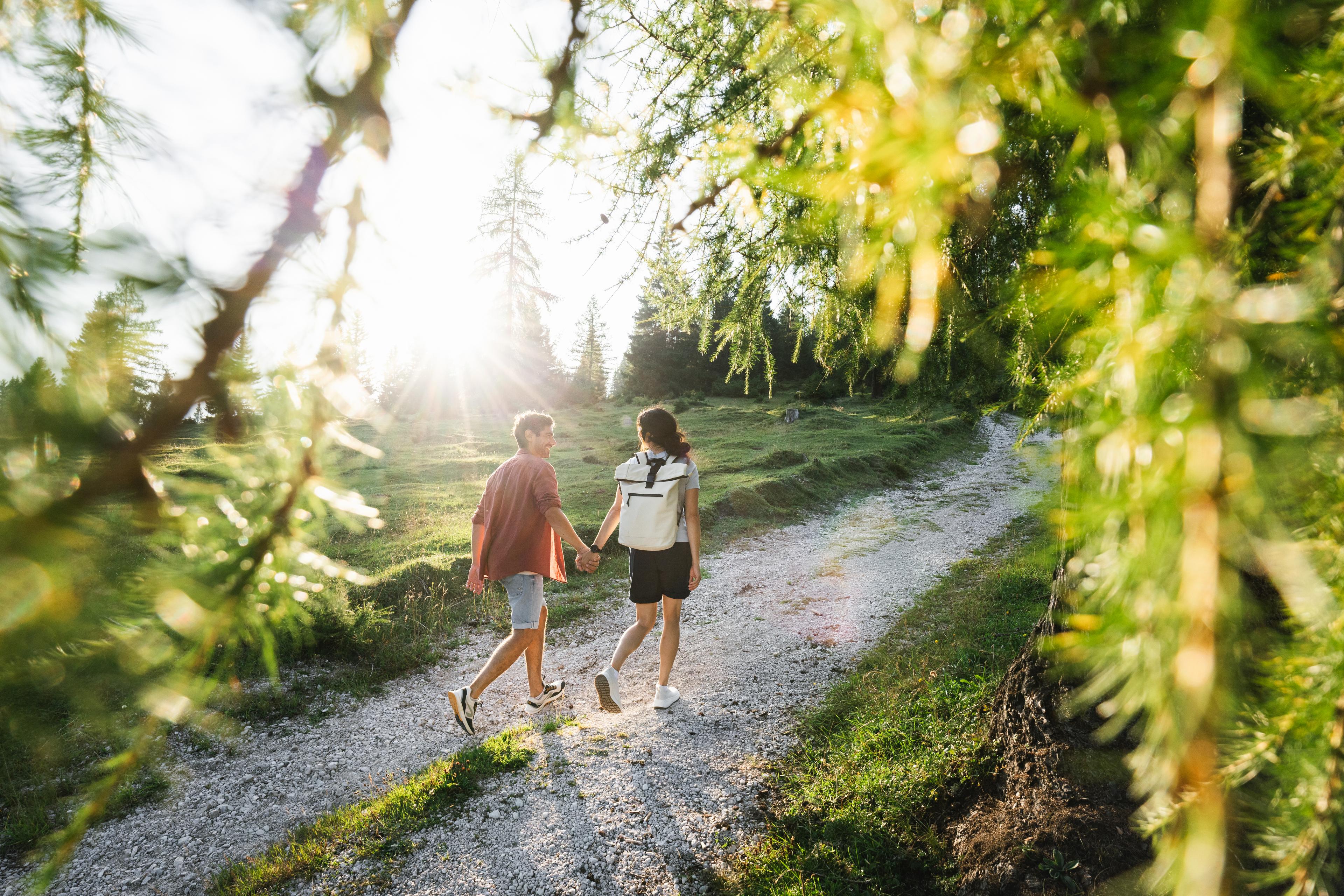 Seefeld-Couple-Hiking-in-Summer